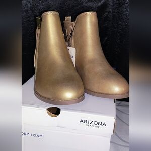 Arizona Jean Company Gold Ankle Boots With Zippers Size 7 M New With Tag/Box